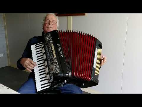 Dallape accordion top model 1971 140 bass 5 voices for sale in Australia