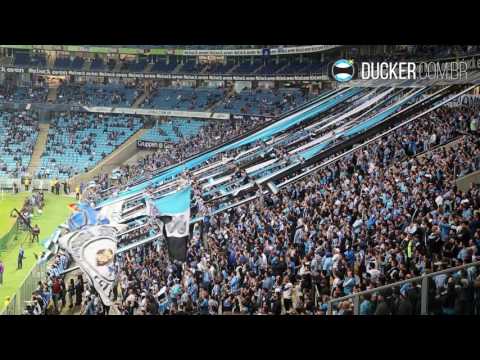 "Bebendo vinho - Grêmio 2 x 0 Coritiba - Brasileirão 2017" Barra: Geral do Grêmio • Club: Grêmio