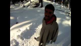 preview picture of video 'Snowboarding in Gulmarg'