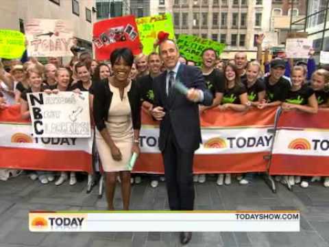 Tamron Hall shows feet