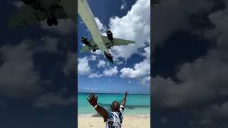 Would you go here? 📍 Princess Juliana International Airport/Maho Beach 🛬 🏖