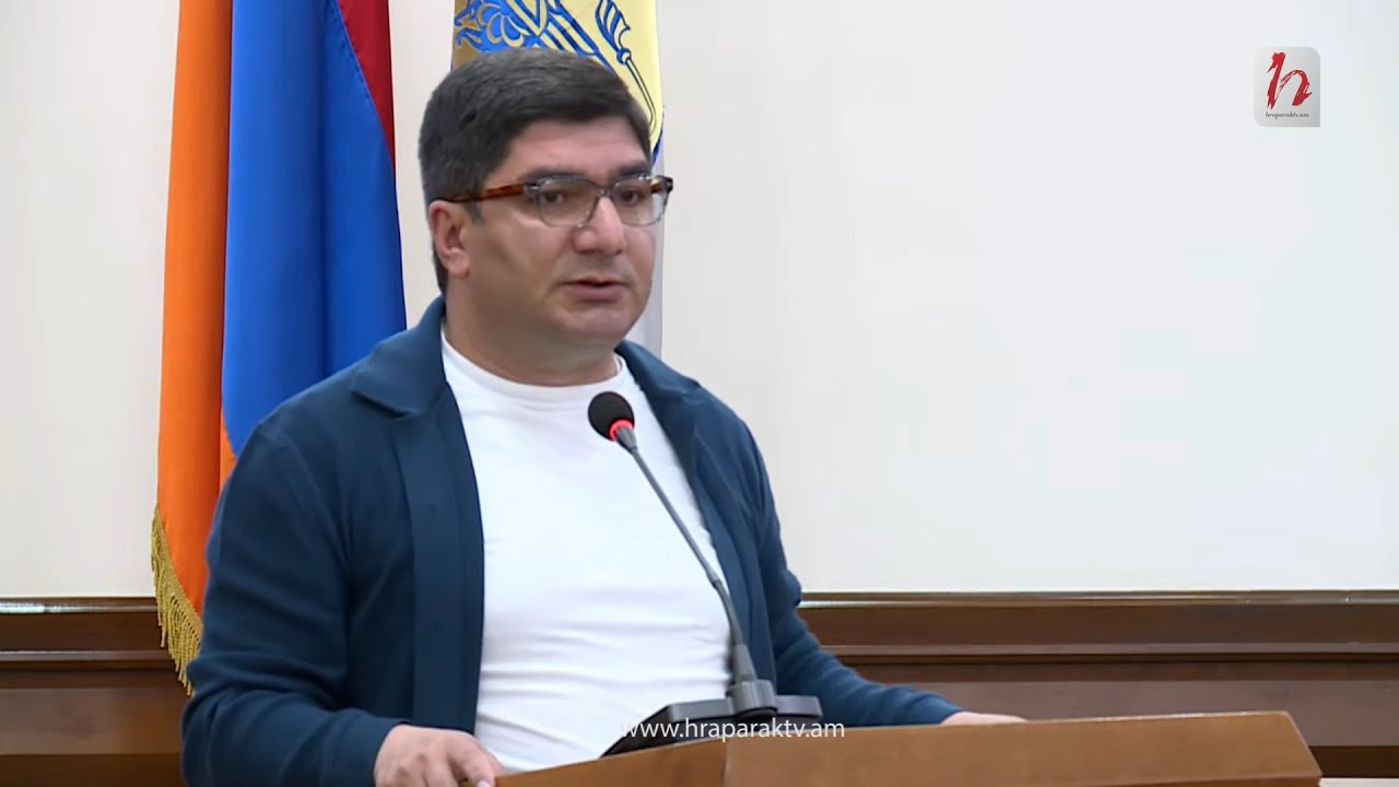 Ֆեյք կոշիկներ չհագնեք, քաղաքի պատիվը կգցեք. Մեսրոպ Մանուկյանը` Արմեն Փամբուխչյանին