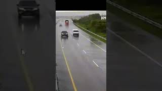 Download lagu Fortuner VRZ kena aquaplaning di tol Jawa Tengah, driver selamat cuma luka luka. mp3 Download lagu Fortuner VRZ kena aquaplaning di tol Jawa Tengah, driver selamat cuma luka luka. mp3