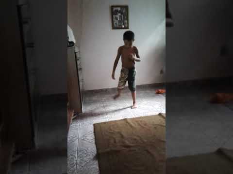 ARTHUR DANÇANDO FUNK - Mc Lucy e Mc Rogê - SENTO NO PICO DA GLOCK REBOLO