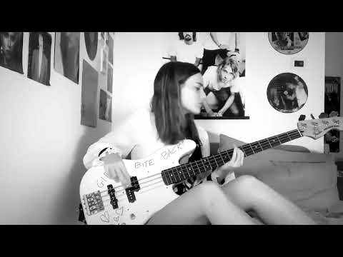 Victoria plays R U mine? by Arctic Monkeys