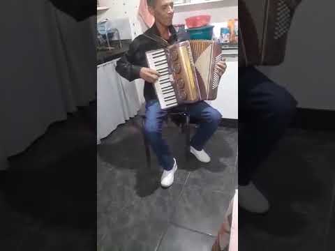 Lucinho da sanfona brincando com a 80 baixo parte 1
