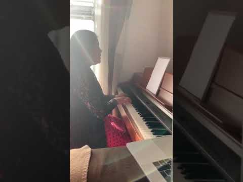 Shruti Uradi Teri Galiyaan