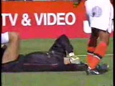 Gran cabezazo de ortega...