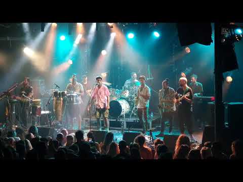 Tarante Groove Machine Feat. Malabi Tropical -