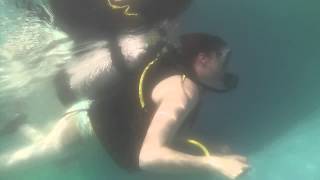 preview picture of video 'Thousand Island Pleasure Diving: Laura tries a discover diving'