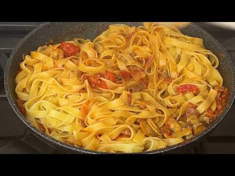 Tagliatelle med prosciutto crudo och svamp. Billigt, snabbt och otroligt gott! ASMR!