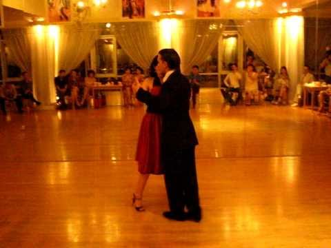  Alejandro Hermida  and  Nayla Vacca  are  dancing  to  the  milonga  "  Mozo Guapo  "