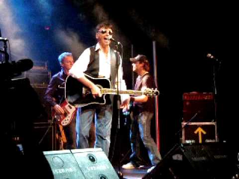 Günter "Mo" Mokesch sings "Wild, Wild, Wild" @ Szene Wien