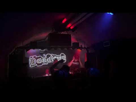 Deadtown 11 - Klereherriekrew