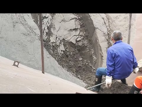 Barge unloads 3600 tons of alluvial sand -  Satisfying video