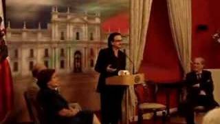 U2Chile.net | Bono en La Moneda 26-02-2006