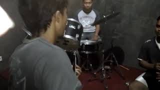 Download lagu LOG GUNS - peri cinta - cover - perffect Band mp3