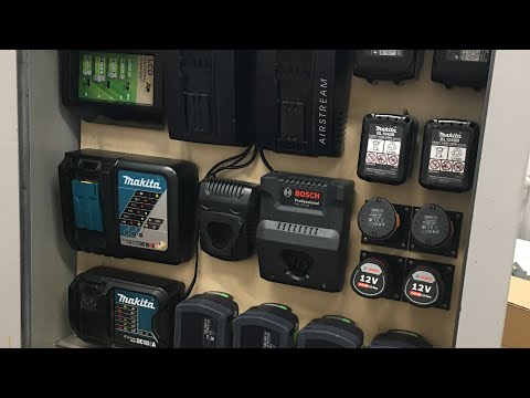 Ladestation für Akkus - Akkuladegeräte  und Akkus im Rolladenschrank