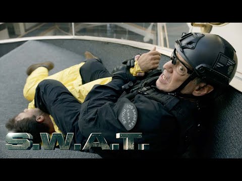 S.W.A.T. | Mumford Takes Down The Criminal