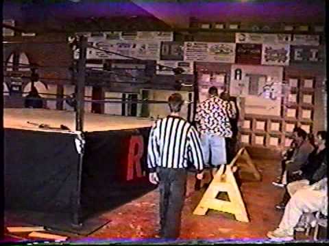 Notorious TID vs "Bloody" Bill Skullion - RAW - April 24th 2001