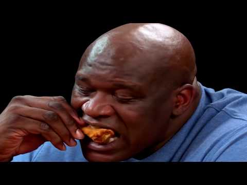 Shaq on "Hot Ones" but he can't stop eating fried chicken