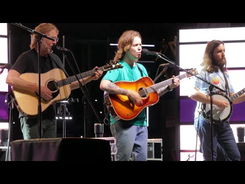 Billy Strings  - 6/29/22 - New York - with special guest Trey Anastasio [Phish] - Complete show (4K)