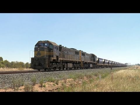 Train with Twin "X Class" locomotives and "Apex" Gravel Hoppers - PoathTV Australian Railways