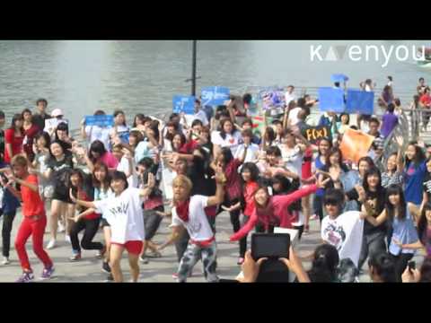SMTown Singapore Flash Mob - 25 June 2011.mpg