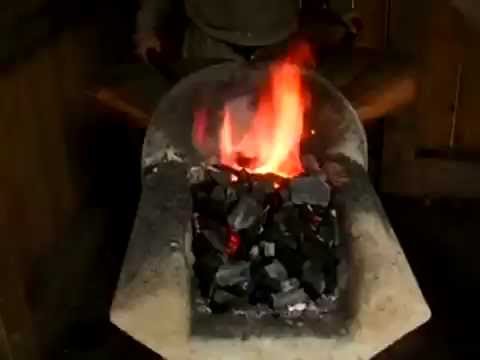 Vikingar Smeden och vapen del 1 Smida svärd idag