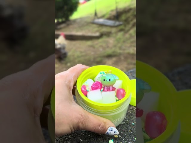 Vídeo relacionado con GUI GUI Clear,el Slime más Bonito de Todos, Creado por ti. Lleva tu Slime al Siguiente Nivel con un Glow up en 5 Pasos, Hay 13 slimes de GUI GUI con Diferentes Aromas y 4 increíbles Texturas