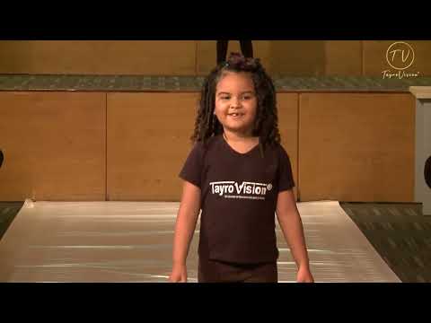 PASARELA MOONLIGHT, SALIDA EN UNIFORME ( GRUPO INFANTIL )