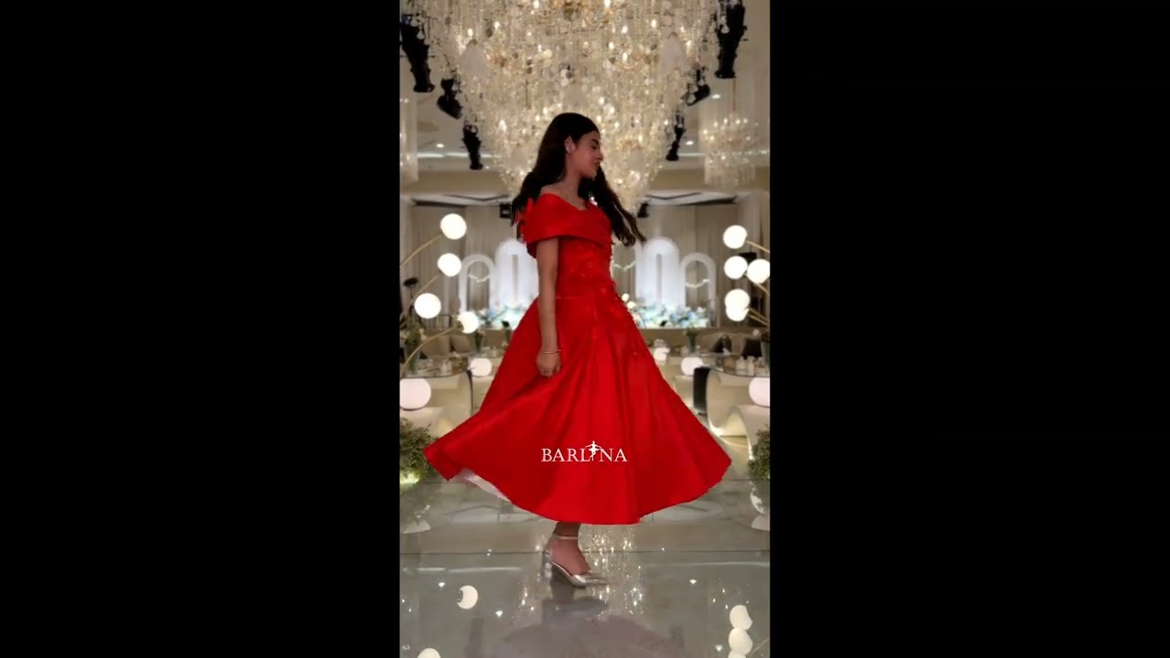 فستان أحمر كلوش بتطريز زهور بارزة - 16 سنة