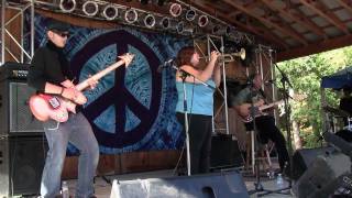 The Trio 11/13/11 Bear Creek (2 of 4) Don't Be Squeezin' My Heart (w/ Freekbass)