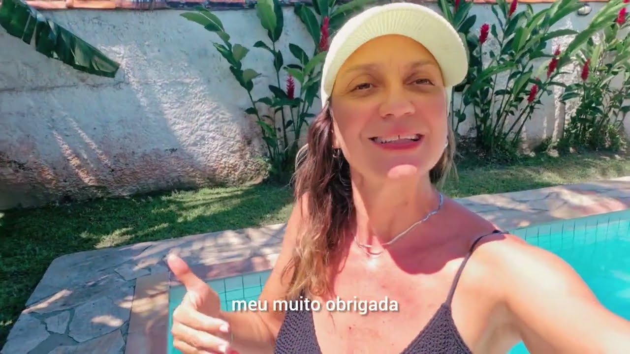 Descubra o Jeito FÁCIL de Tratar a Piscina com Produtos Químicos - Farmacêutica explicando!