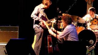 Clumsy Lovers' nifty banjo trick