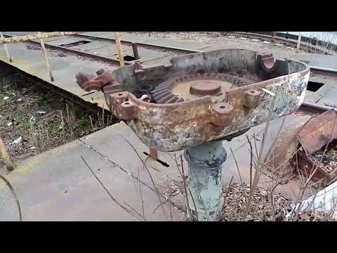 Pozostałości po dawnych czasach świetności kolei parowej na stacji kolejowej w Trzebnicy