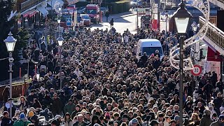 Crans-Montana: Yüzlerce kişi yangında ölenler anısına yürüdü