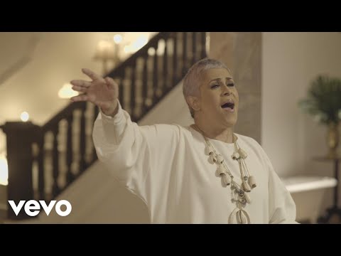 Eugenia León - Caótica Belleza