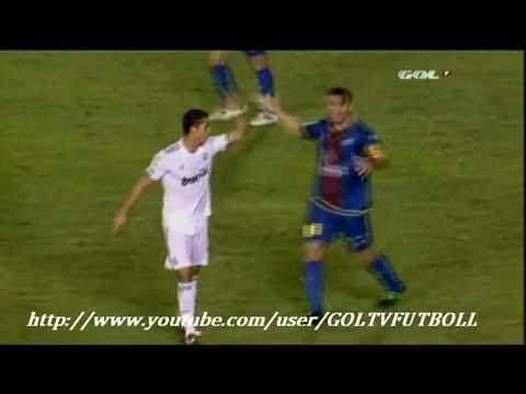 Cristiano Ronaldo kicking Del Horno