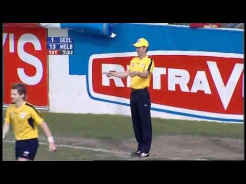 AFL- Adam Yze takes a great Mark.