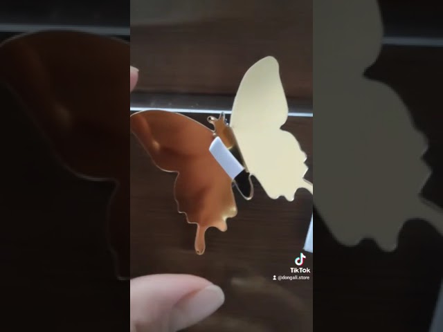 Vídeo relacionado con 24 Piezas Pegatinas de Pared de Mariposa 3D, Efecto Espejo Azul, Decoración Autoadhesiva en 3 Tamaños para Dormitorio Infantil, Guardería, Bodas y Fiestas