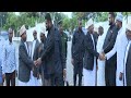DKT MWINYI OMO WAKUTANA MAZISHI YA ABDALLA MWINYI