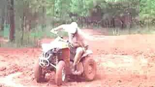 preview picture of video 'Lambert doing 4WD donuts on his Renegade'