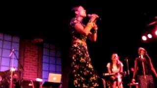 Amel Larrieux &quot;Gills &amp; Tails&quot; Live.mp4