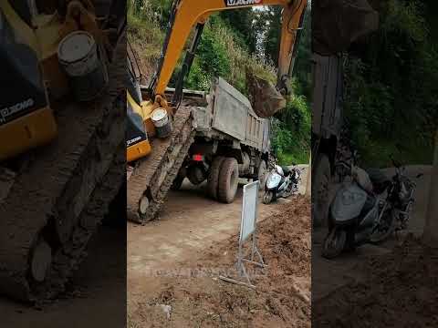 Excavator climbs on truck. unbelievable