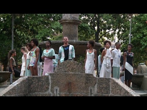 Models strut in Rio streets after fashion week fail