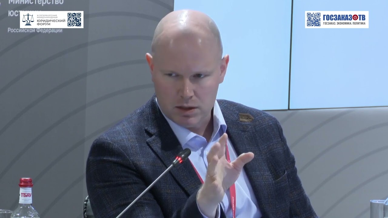 В пресс-центре МИЦ "Известия" обсуждают способы защиты прав потребителей. Трансл