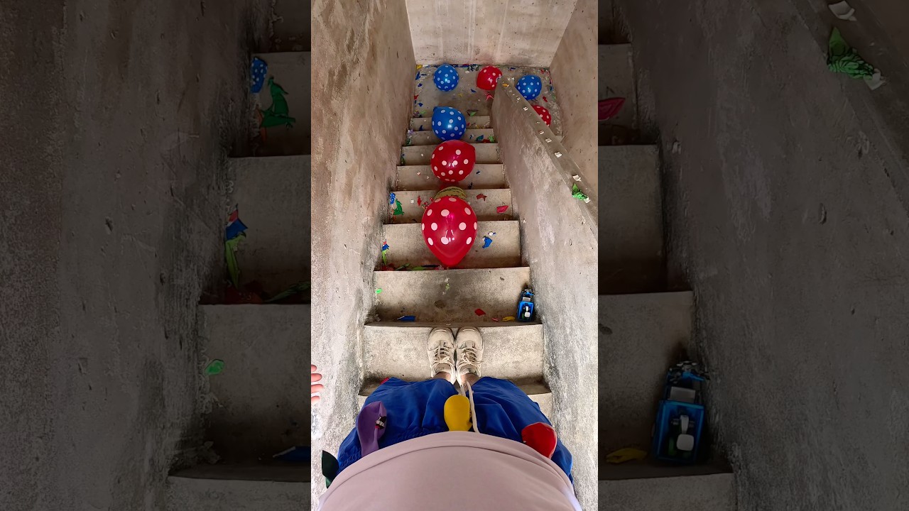 👣🎈💥Challenge the staircase obstacle course and pop the colorful balloons!#shorts