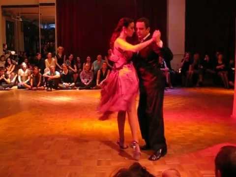  Julia Marini  and  Pablo Fidanza  are  dancing  to  the  milonga  "  La Mulateada  "  by  Sexteto Milonguero  in  2013