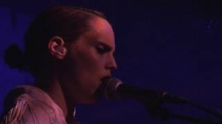 Anna Calvi - The Devil [Live] [Anna Calvi]